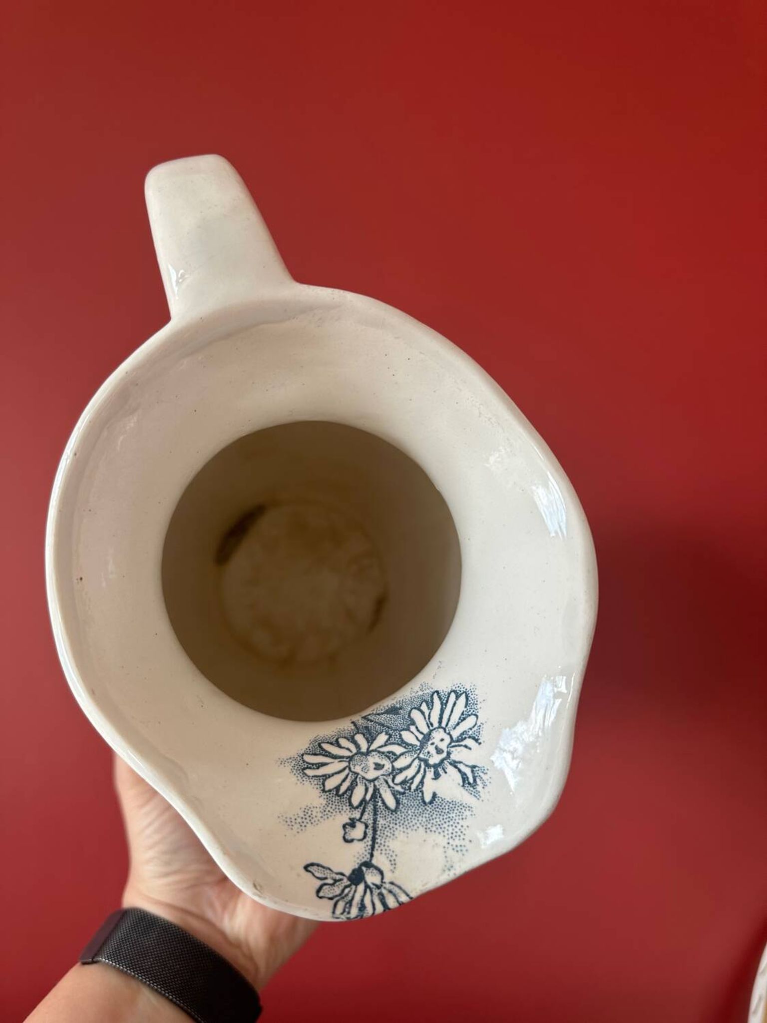 Broc, vase ancien en terre de fer