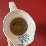 Broc, vase ancien en terre de fer