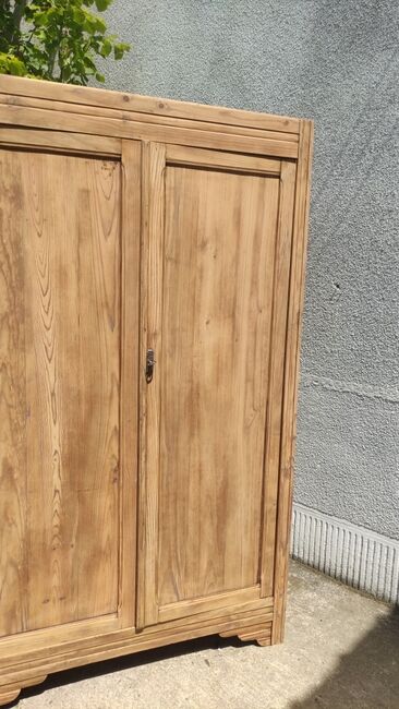 Parisian wardrobe in natural wood