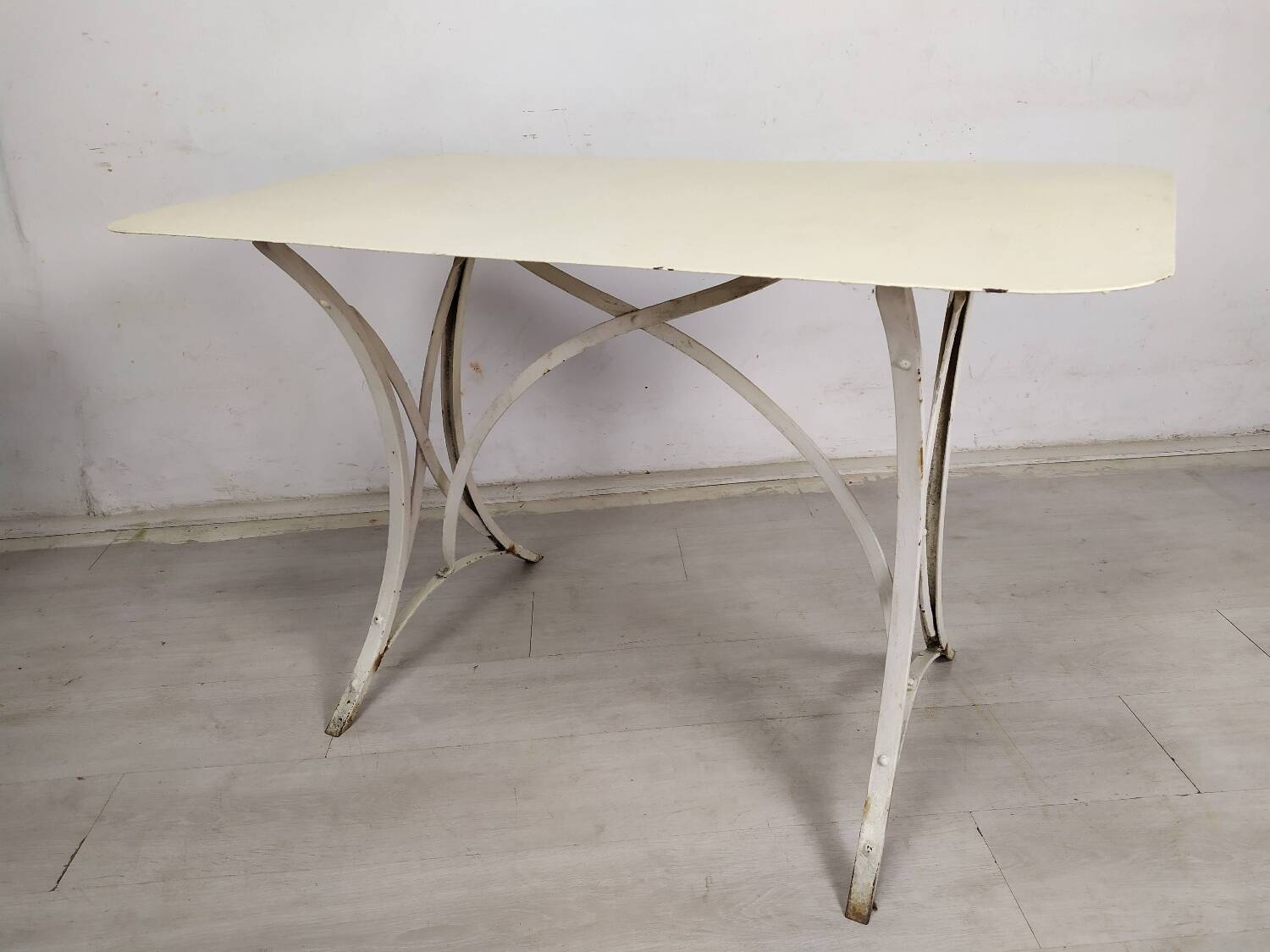 Table de jardin métal blanc