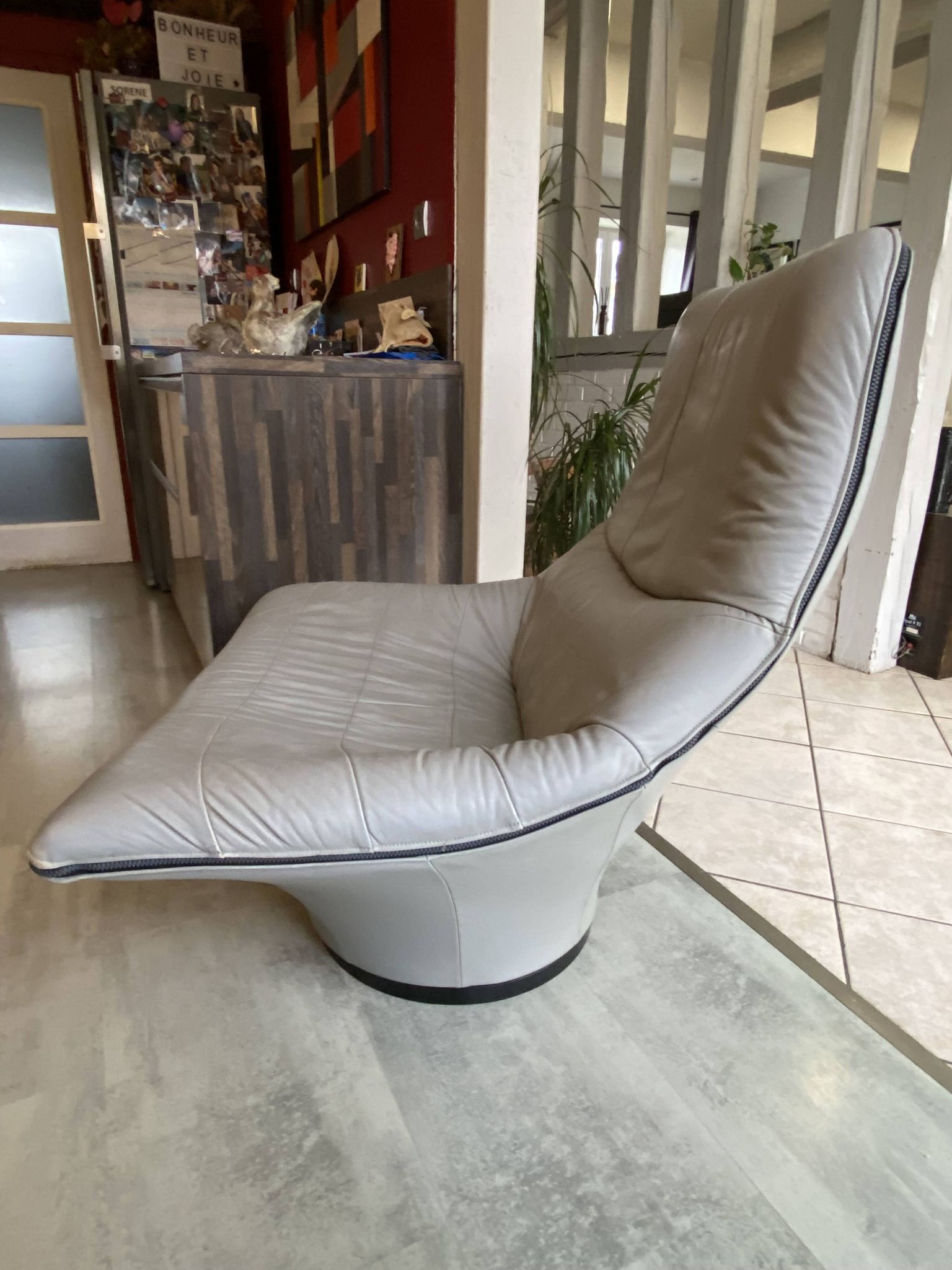 Swivel lounge chair ottoman footrest leather Mantis Gerard Van den Ber