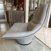 Swivel lounge chair ottoman footrest leather Mantis Gerard Van den Ber