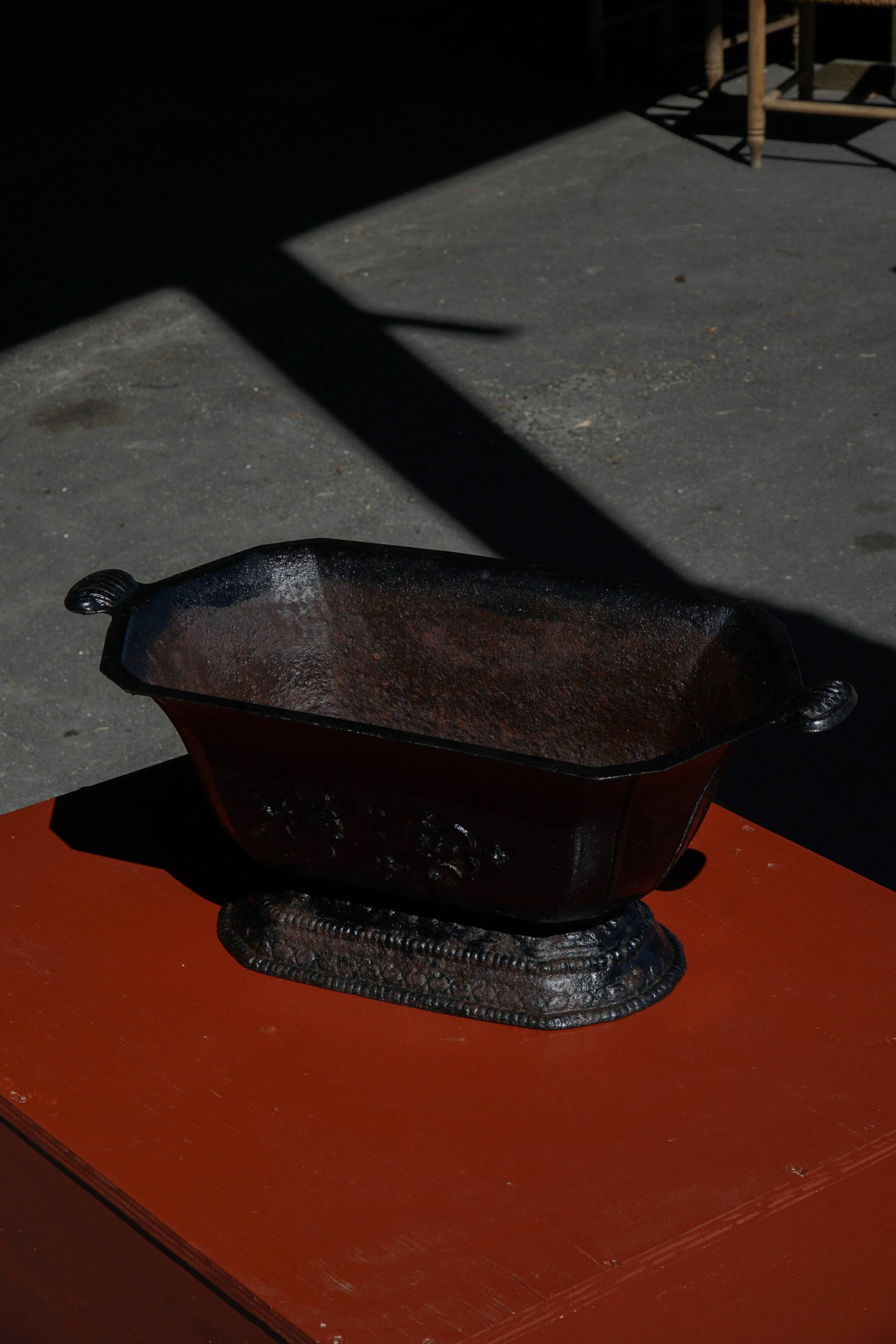 Old cast iron planter with handles, French, 1900-1920.