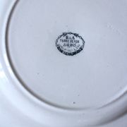 A set of 6 flat plates Terre de Fer Guirlandes Louis XVI Salins