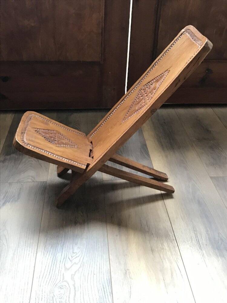Set of 2 sculpted brown wooden chairs, Cuba 1960s, vernacular style.