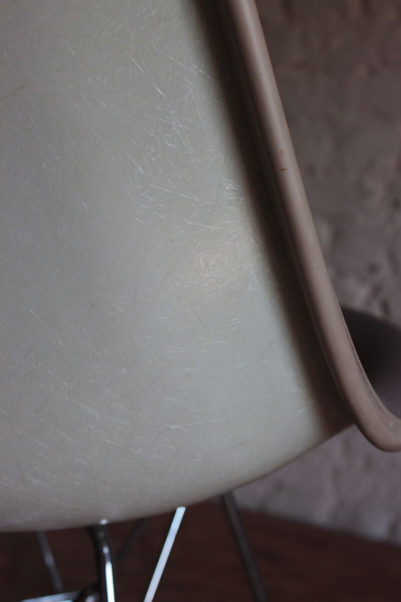 Vintage Eiffel Fiberglass Chair by Charles & Ray Eames for Herman Miller, 1970s
