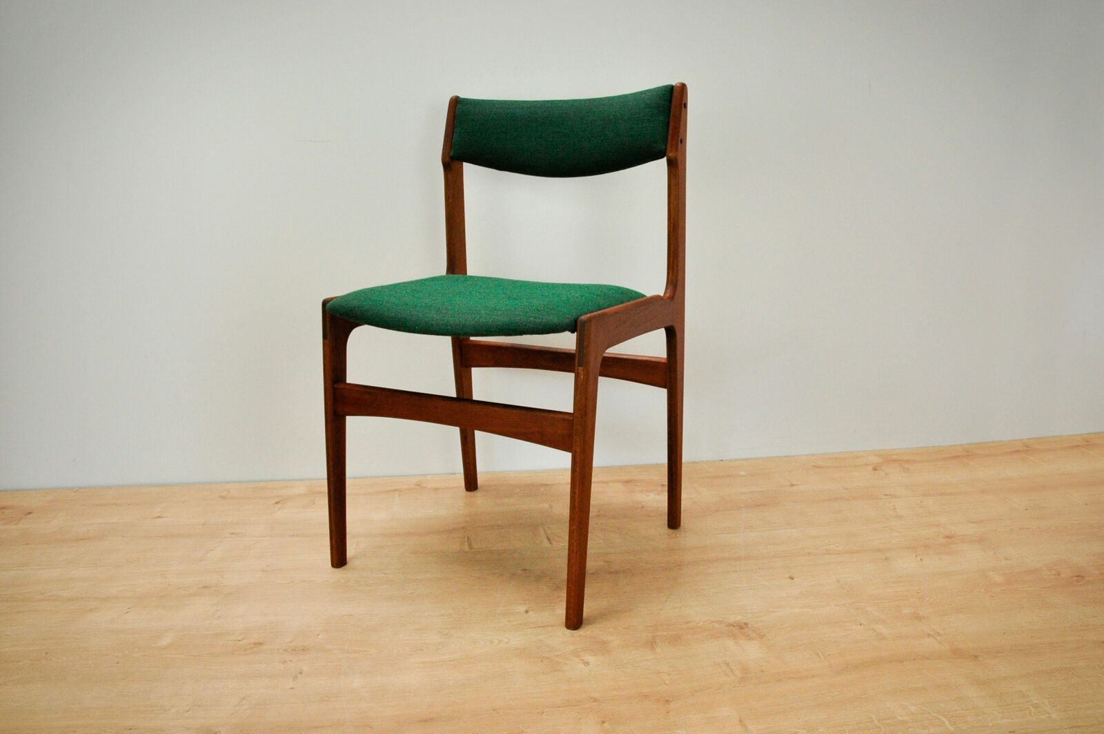 Set of 6 dining chairs by Erik Buch for Oddense Maskinsnedkeri