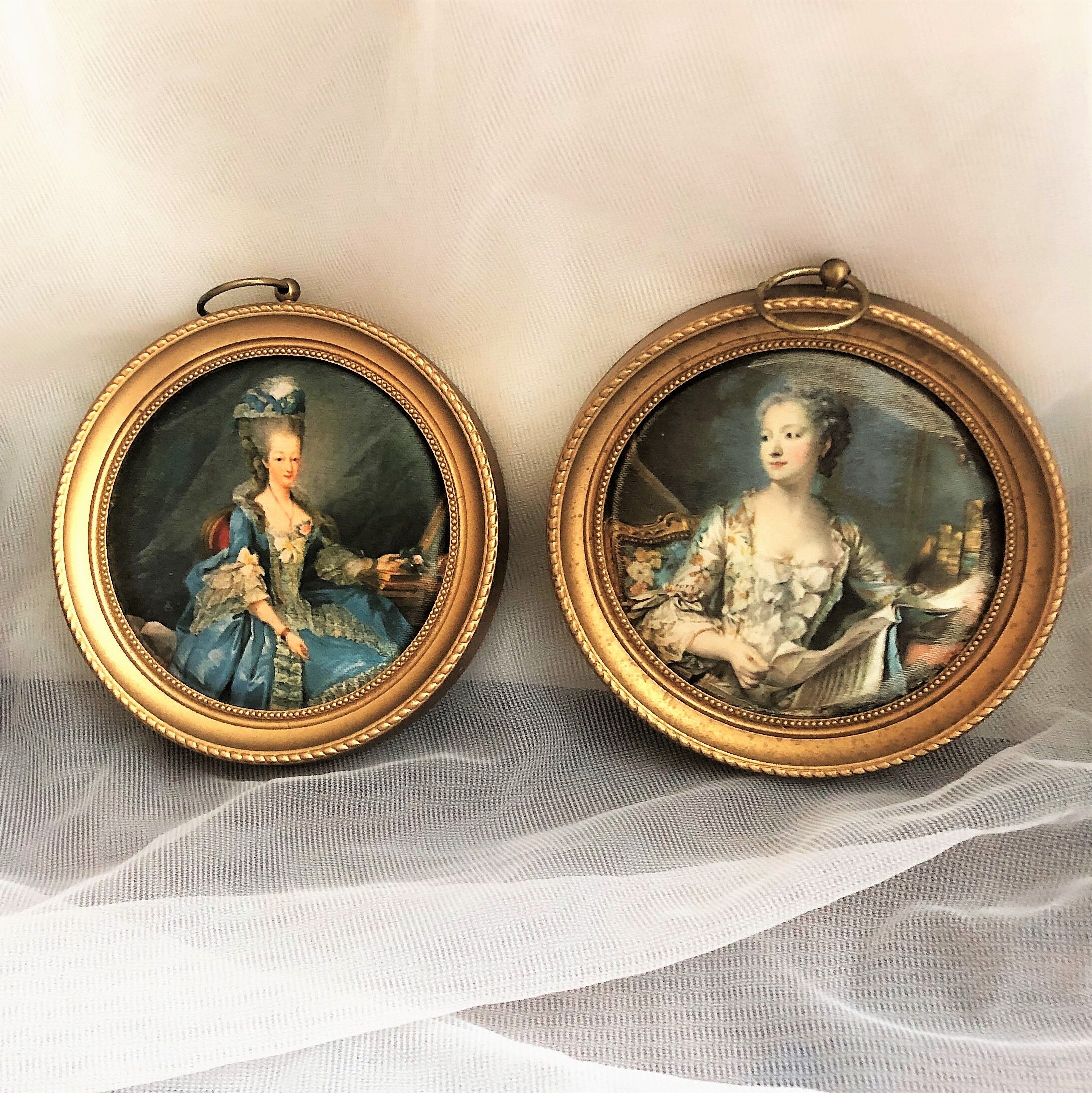 Pair of frame medallion Marie-Antoinette