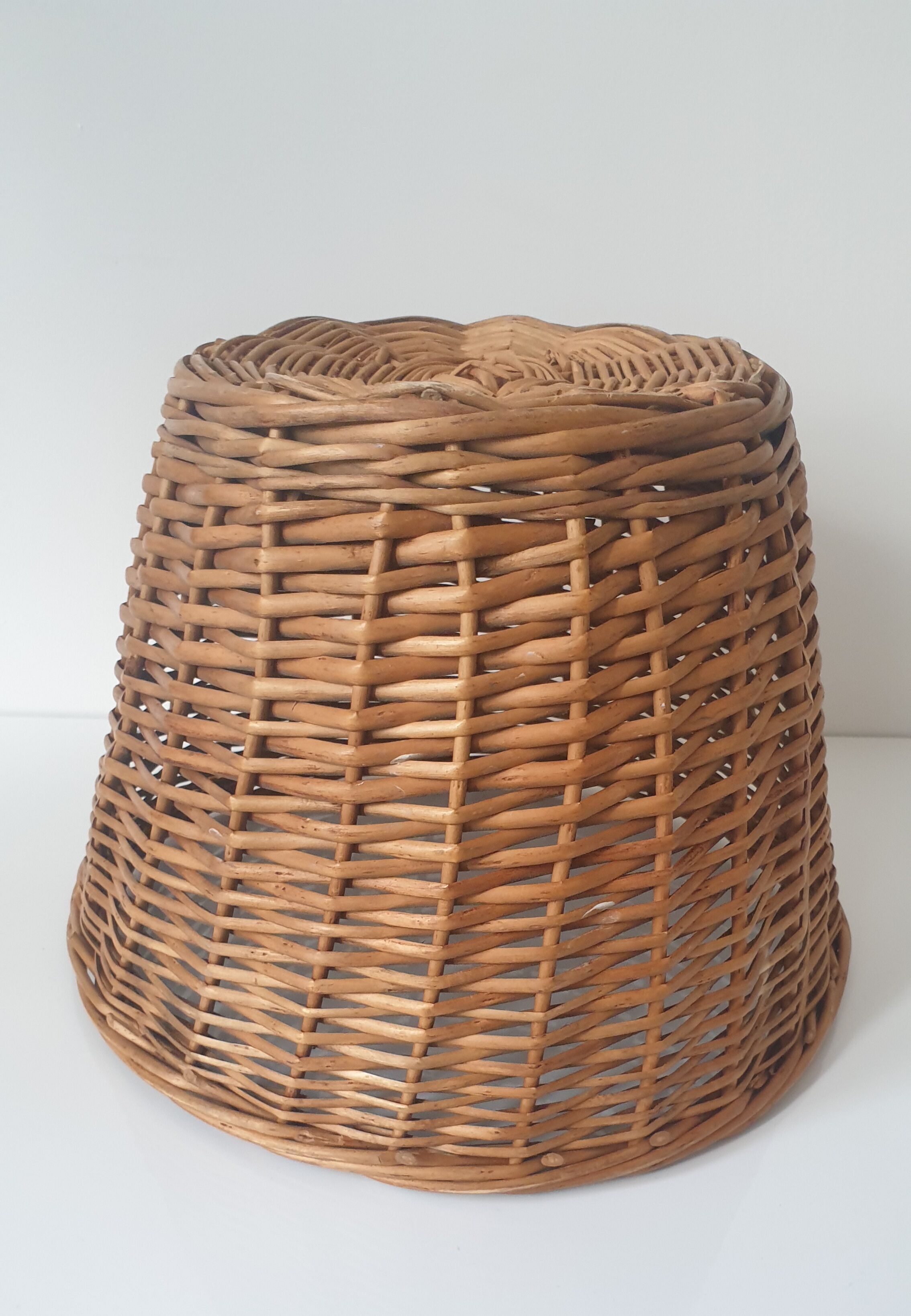 Panier en rotin ancien
