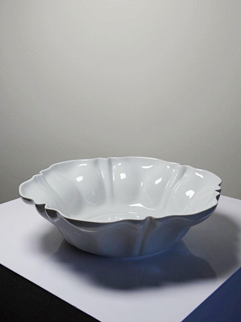 Large fruit bowl / salad bowl in fine white Limoges porcelain, vintage / antique.