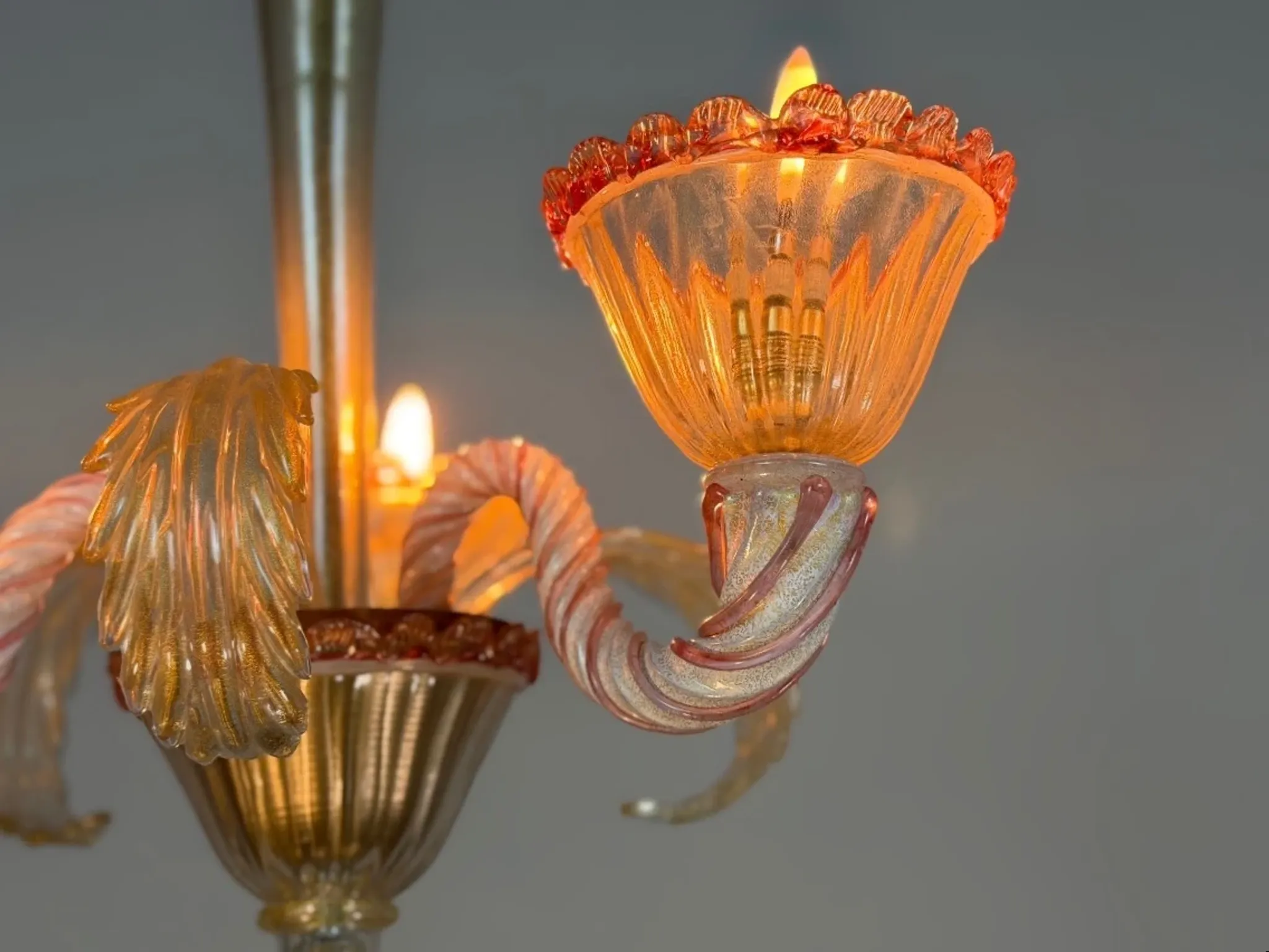 Small Venetian chandelier made of Murano glass circa 1940.