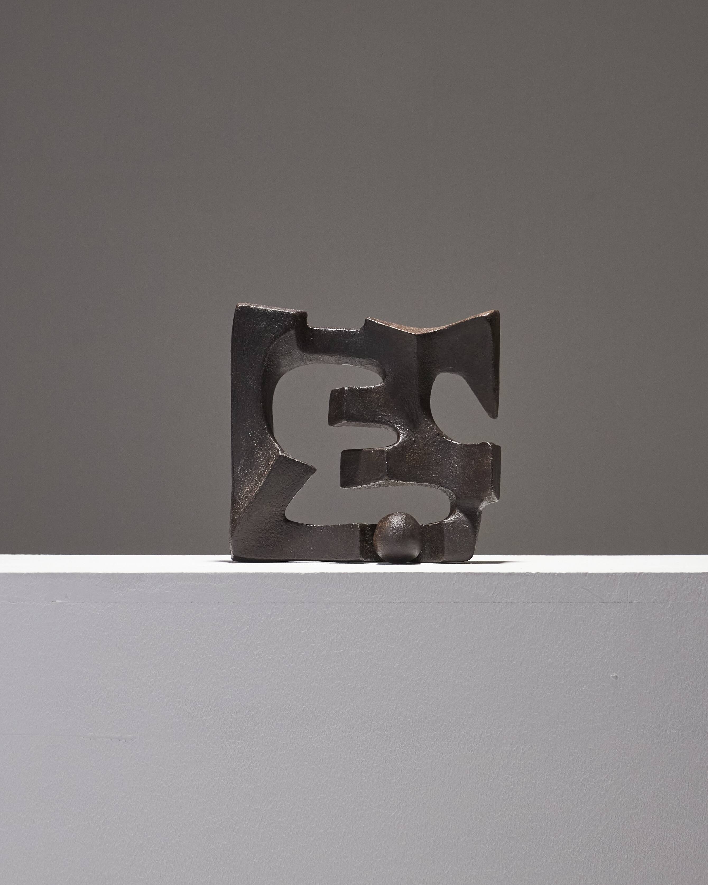 Gimmik 1 sandstone wall sculpture