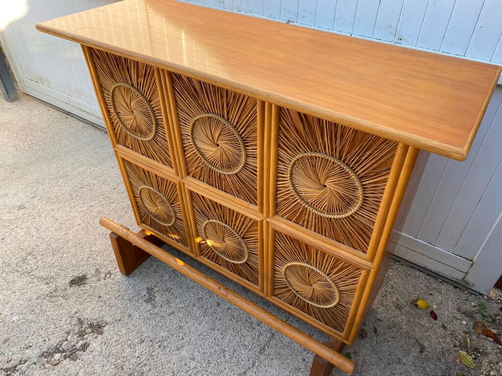 Wooden counter bar and rattan wicker decorations years 50/60