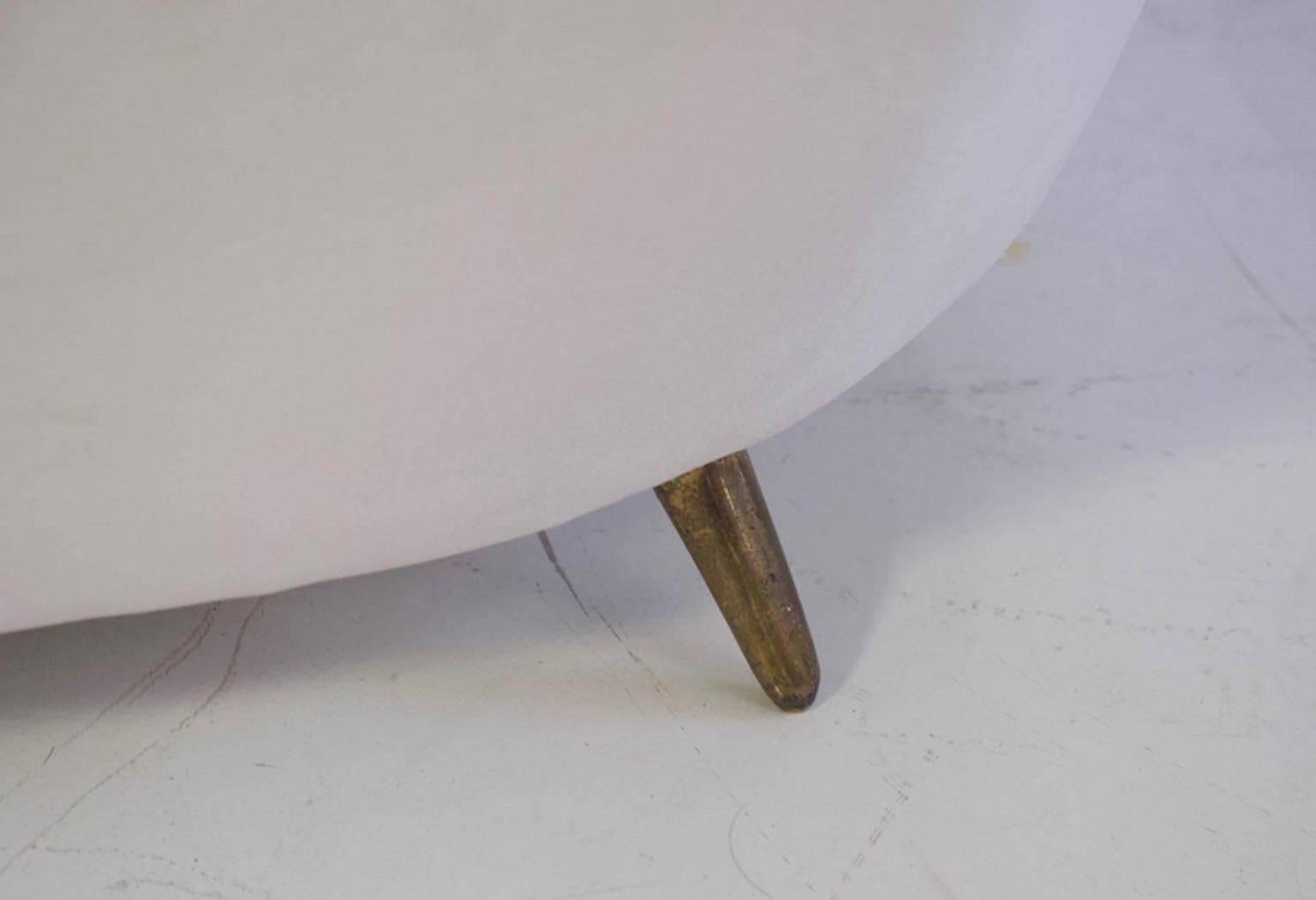 Grey velvet sofa by Guglielmo Veronesi for ISA, circa 1950.