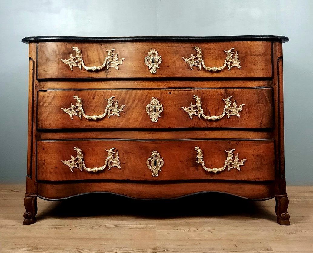 Chest of drawers crossbow louis XV in walnut XVIII th around 1750