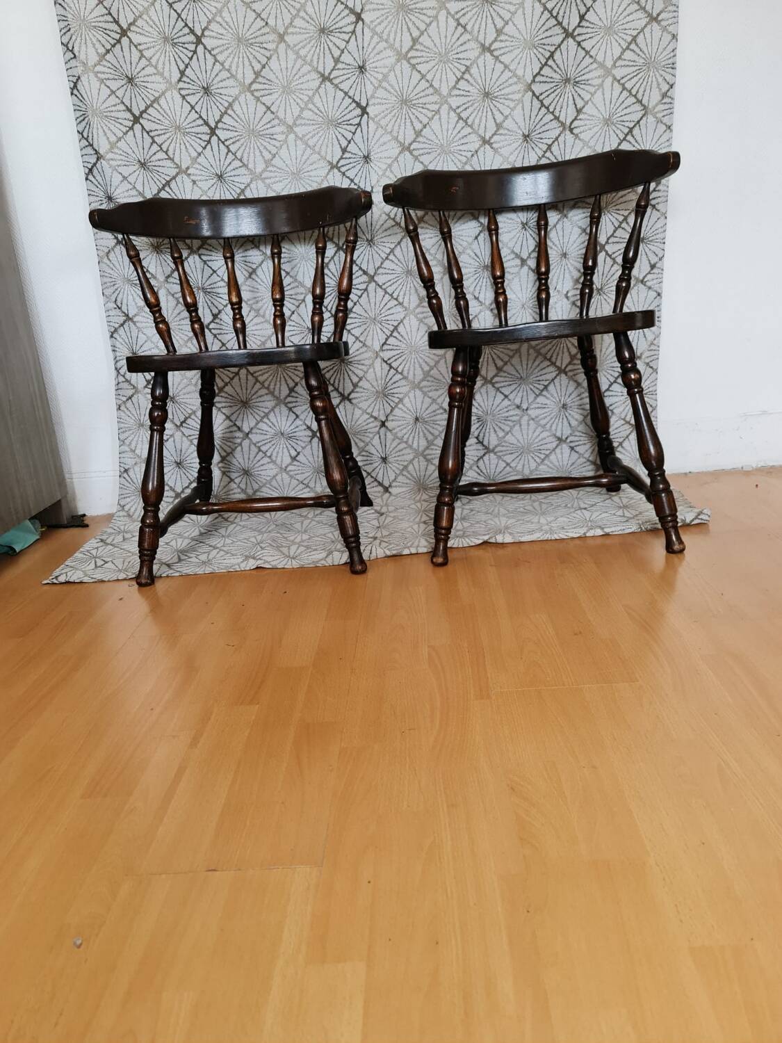 2 chaises modèle Western Yugoslavia Killer Z4