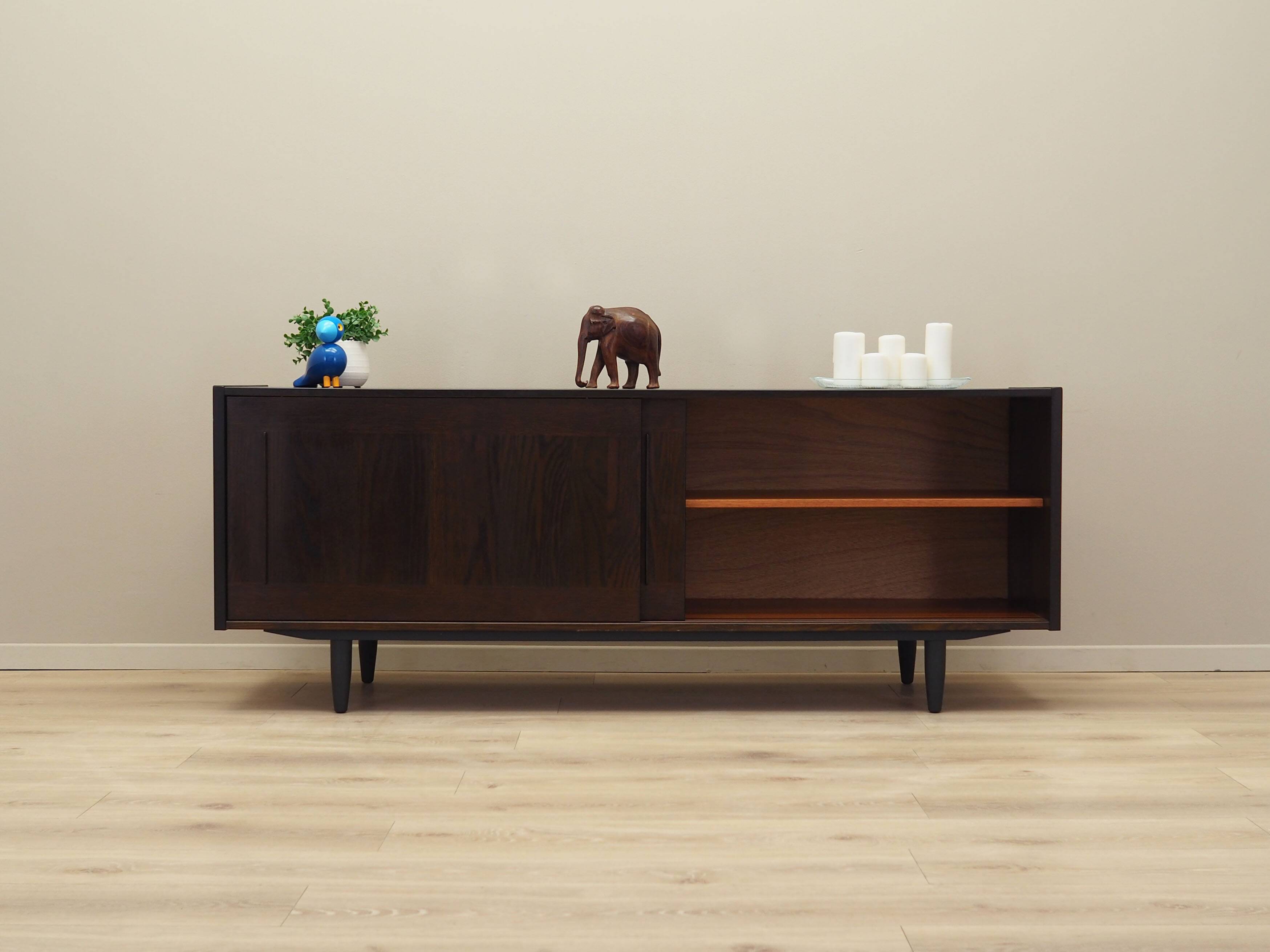 Buffet en chêne, design danois, années 1970, production : Danemark