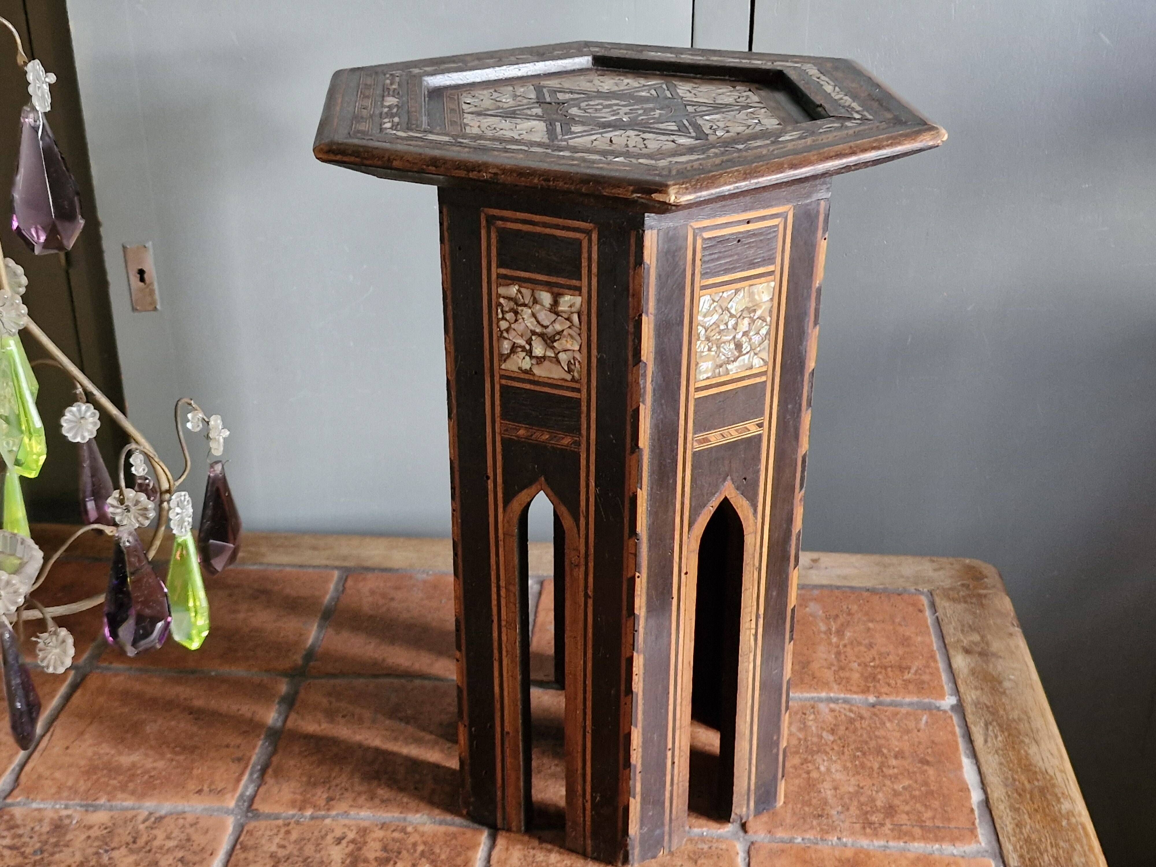 Antique octagonal table with mother-of-pearl inlays - Syria or Egypt