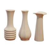 Série de trois vases en procelaine blanche