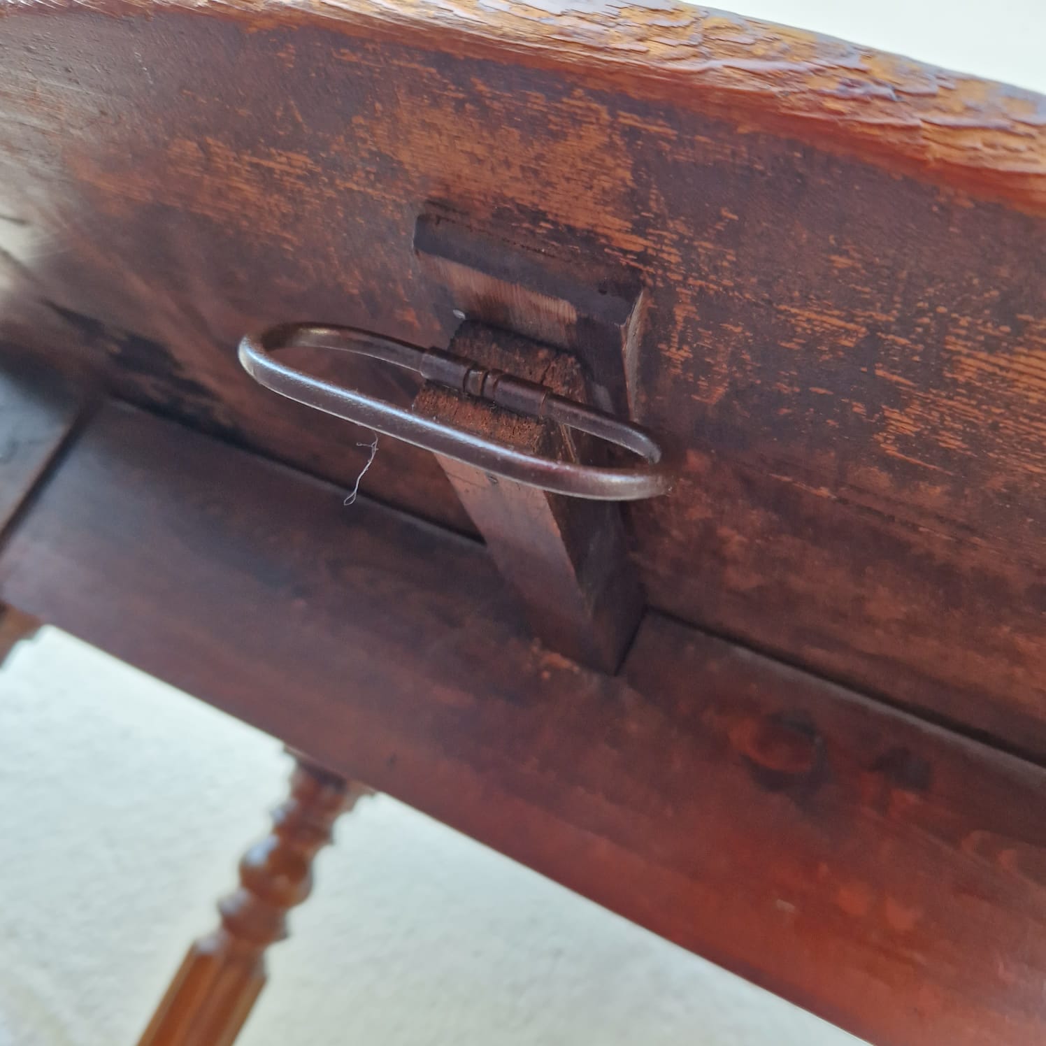 Country table with shutters