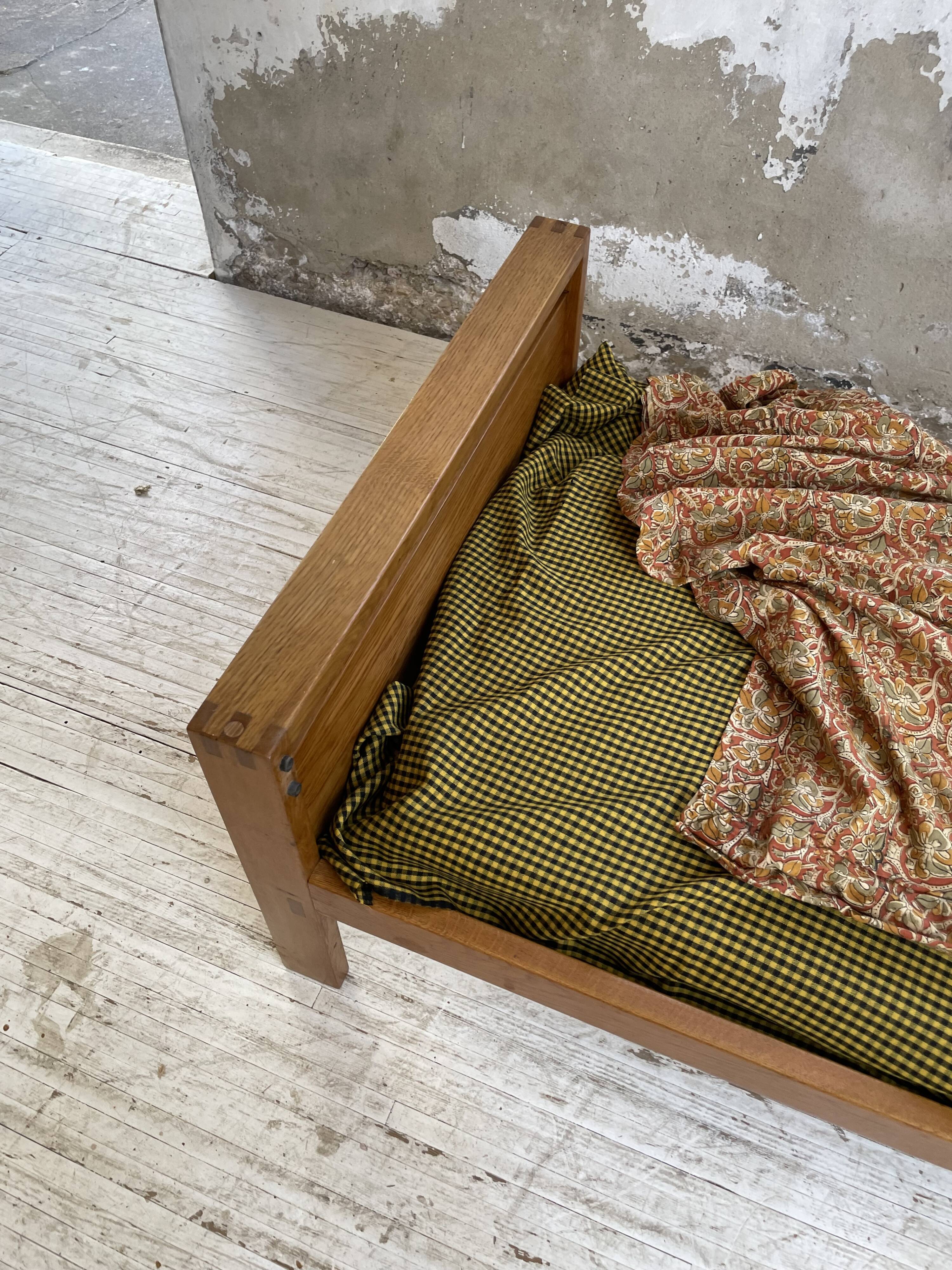 Daybed bed L06A in solid elm Chapo