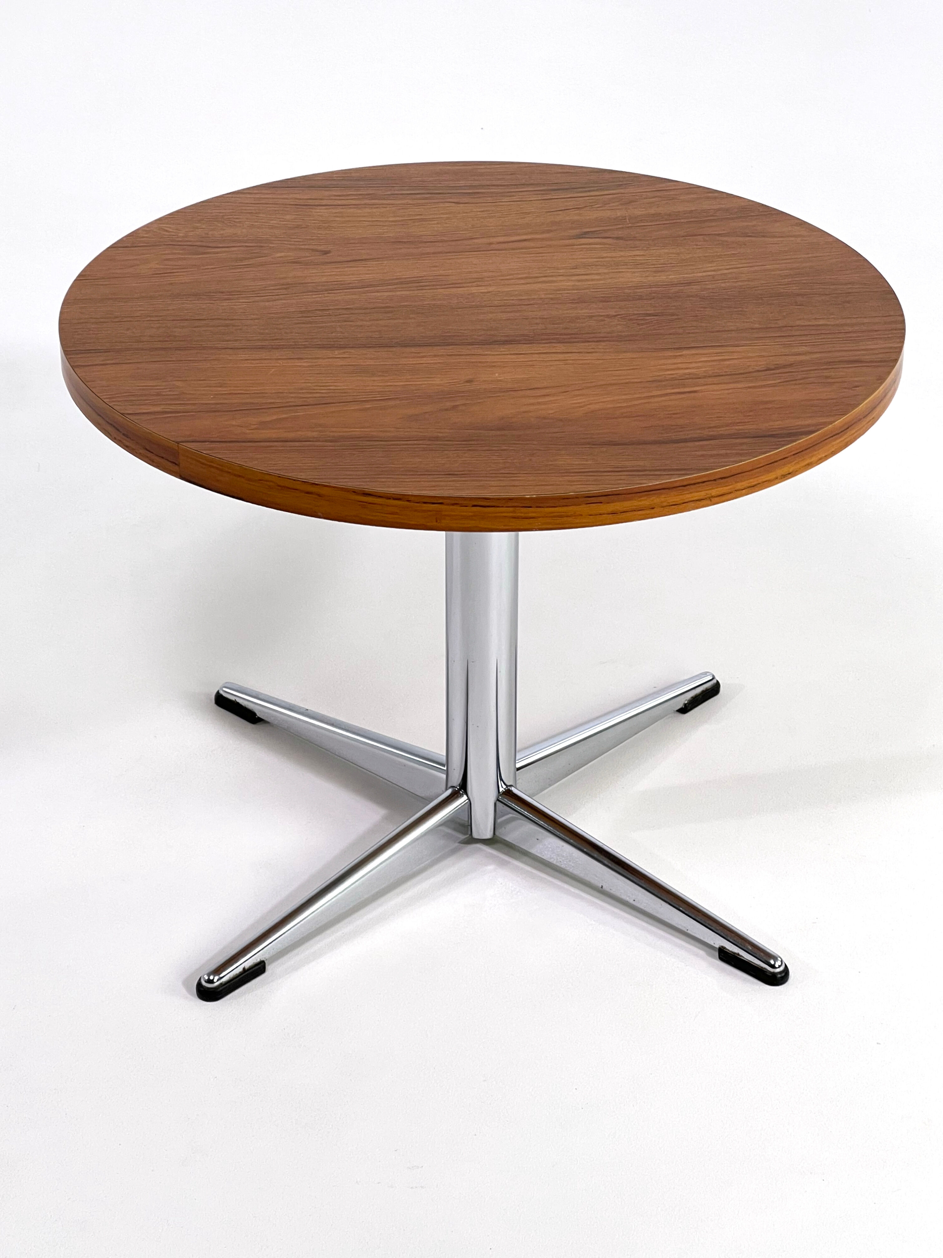 Round coffee table 50s - 60s