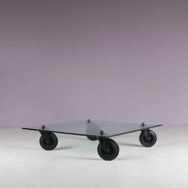 Table basse ''Tavolo con Ruote'' des années 1980 par Gae Aulenti pour Fontana Arte, Italie