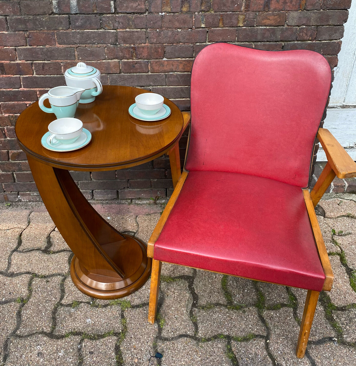 Pedestal art deco table