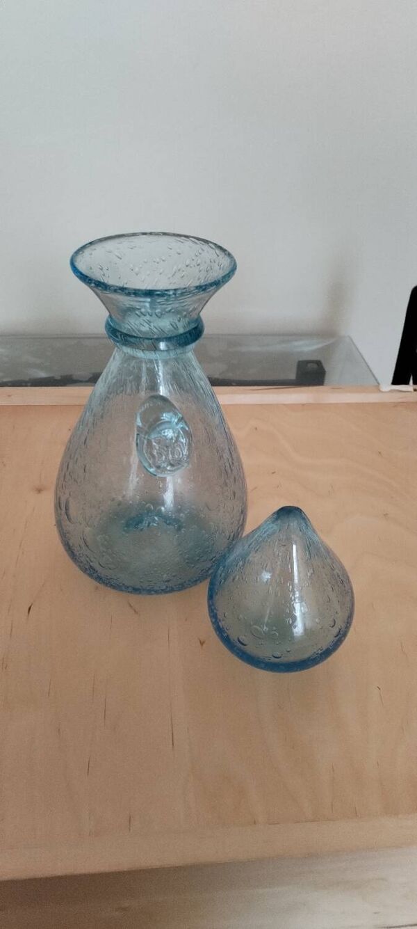 Carafe en verre BIOT bleu ciel