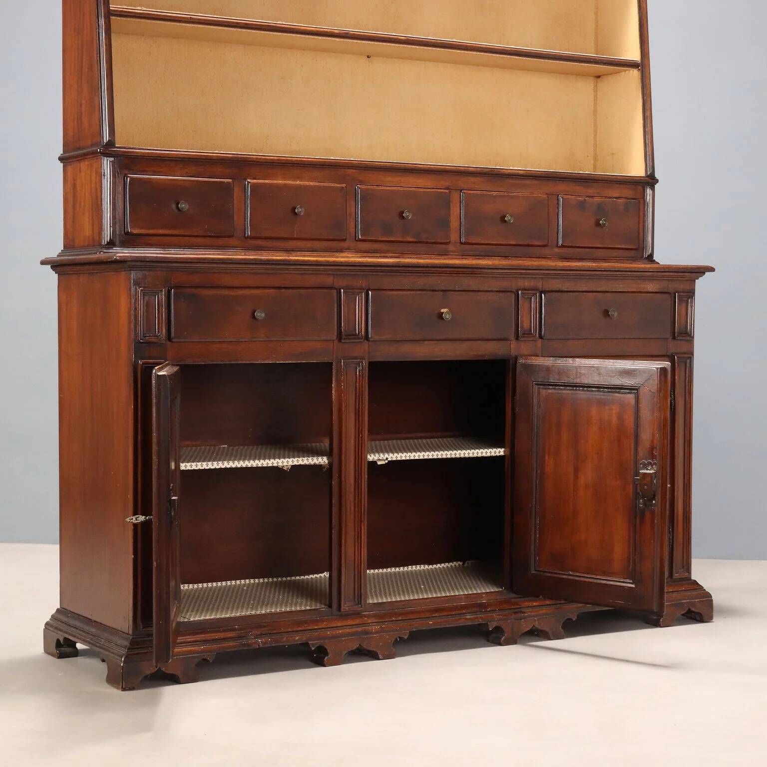 Baroque-style antique walnut buffet, Italy, 20th century.
