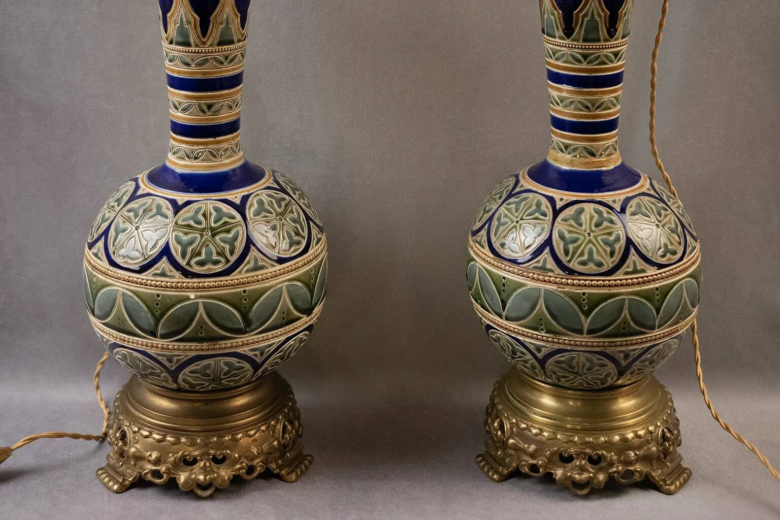 Paire de vases Longwy montés en lampe avec monture en bronze doré, fin XIXe