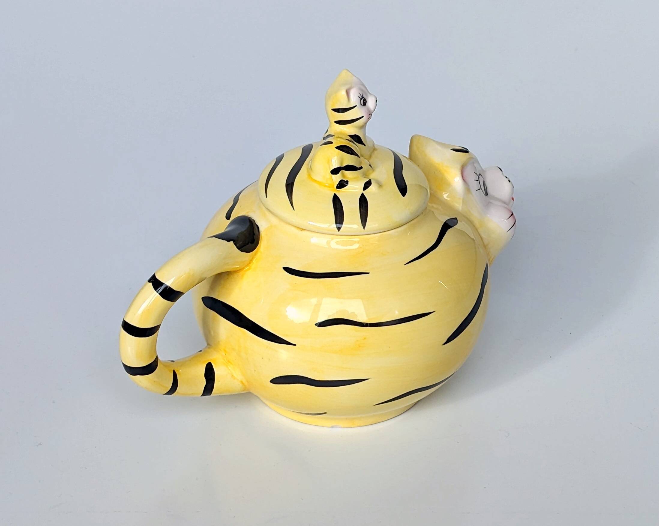 Anthropomorphic teapot coffee maker Tiger and baby tiger - Height 16 cm x Diameter 14 cm