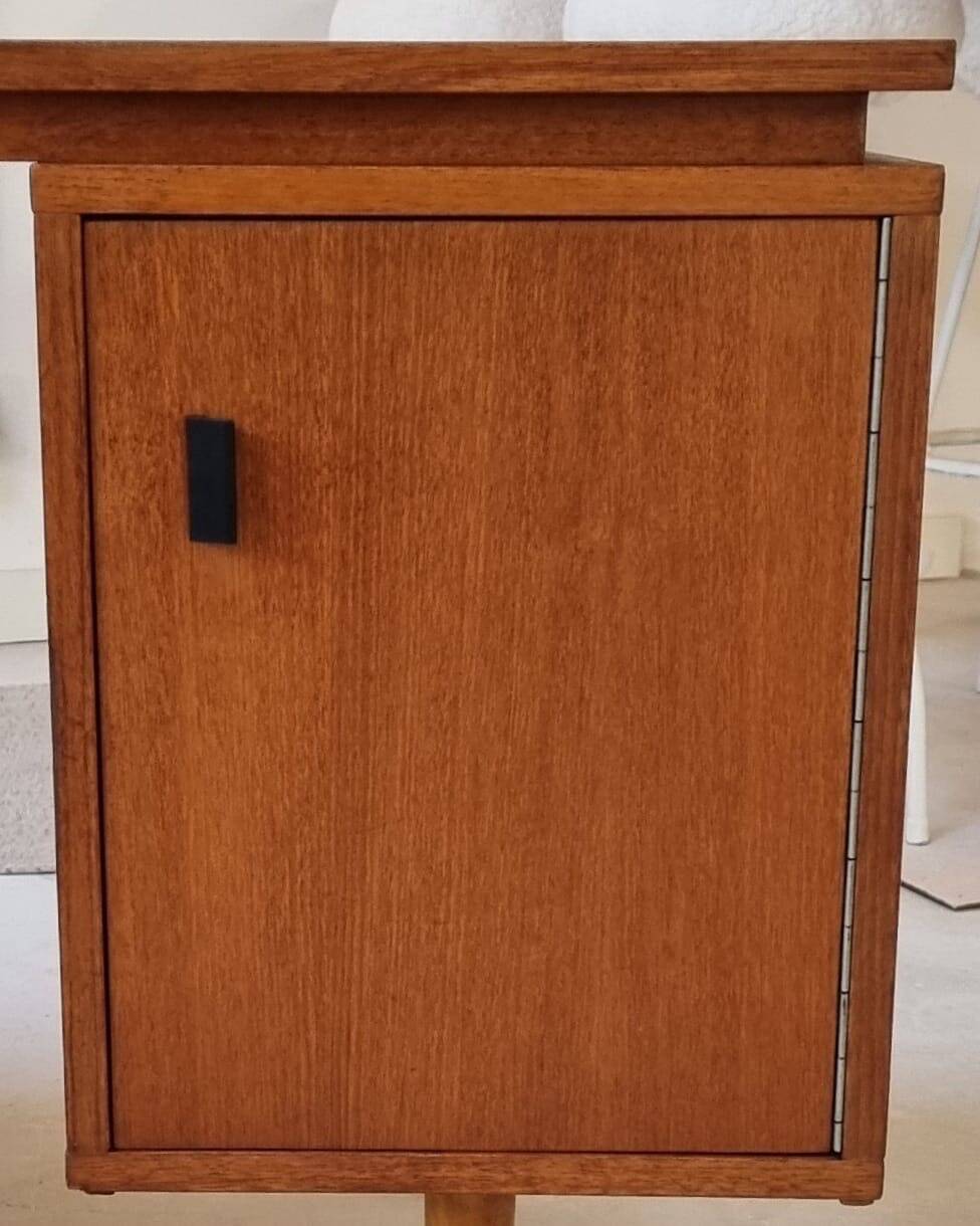 Bureau du milieu du siècle