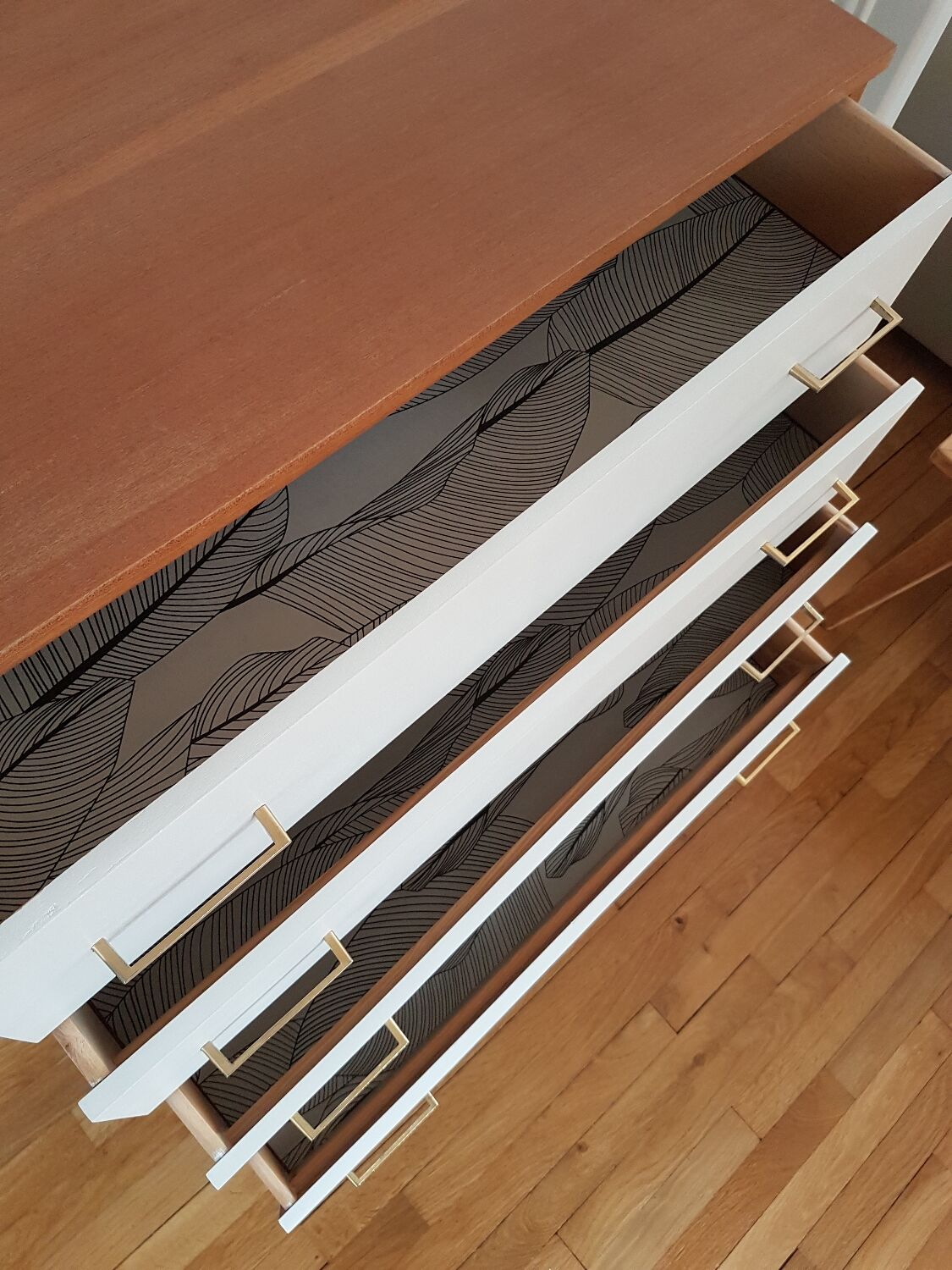 Vintage chest of drawers bobbin feet