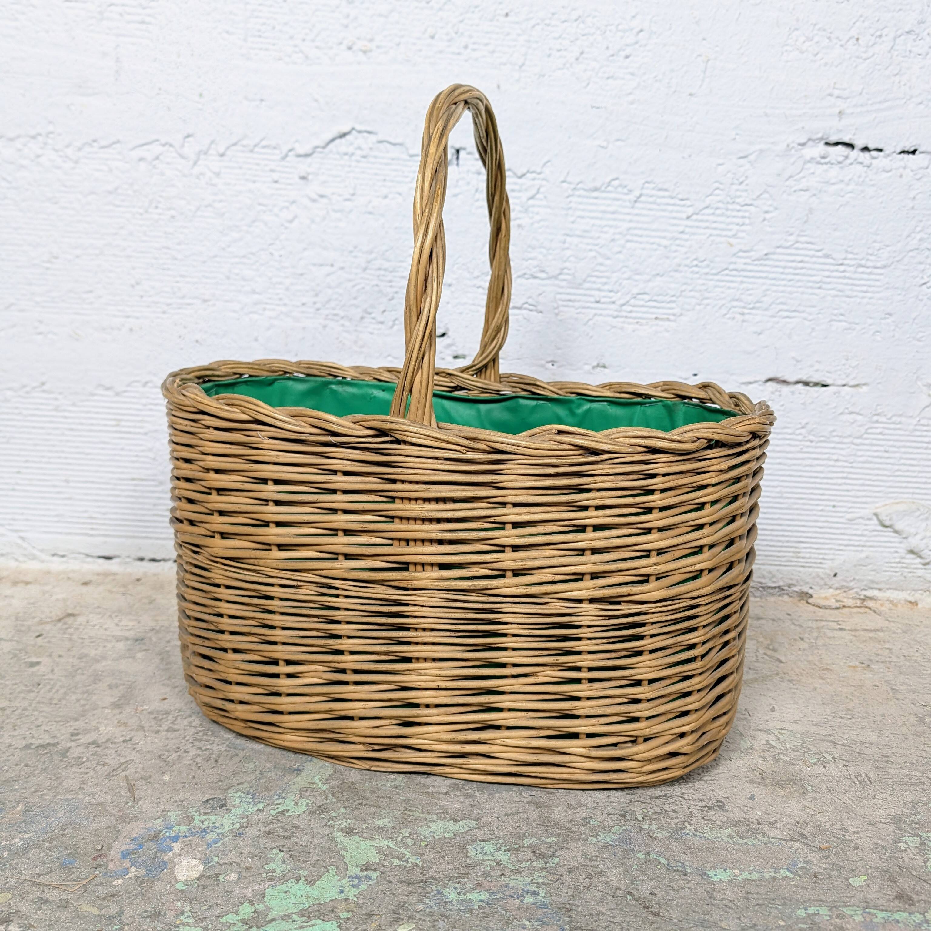 Woven wicker basket