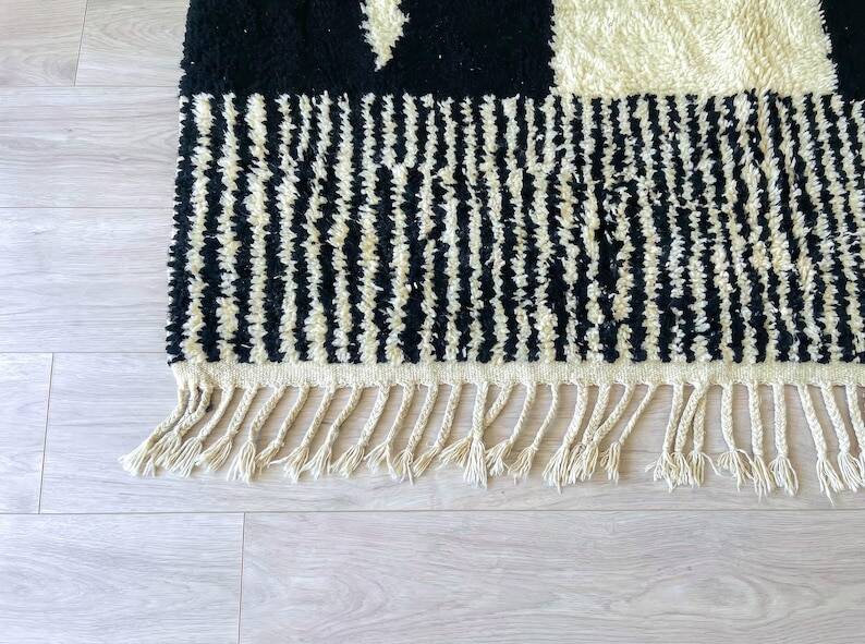 Magnificent Moroccan handmade rug 200cm x 300cm.