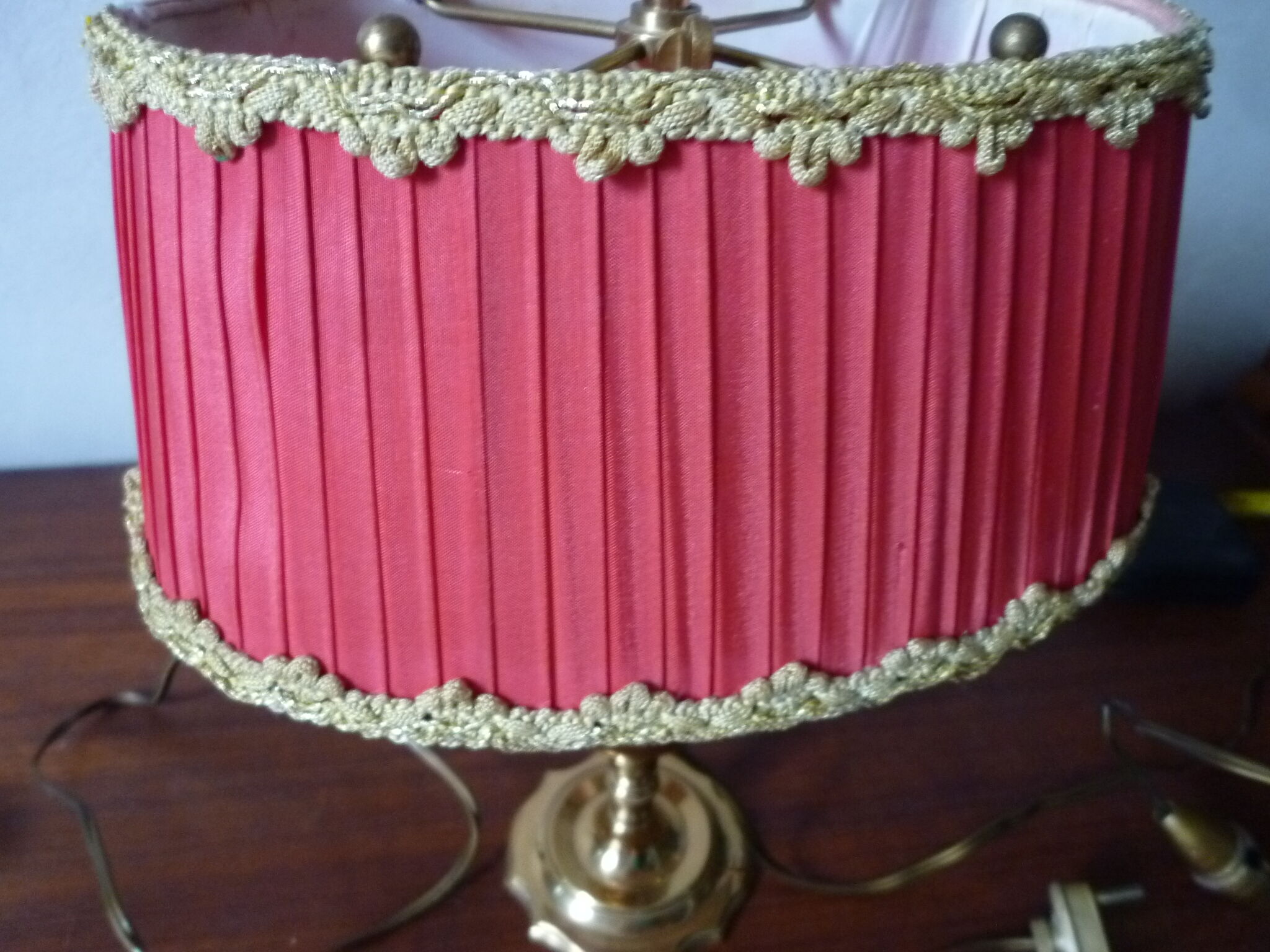 Pleated fabric lamp