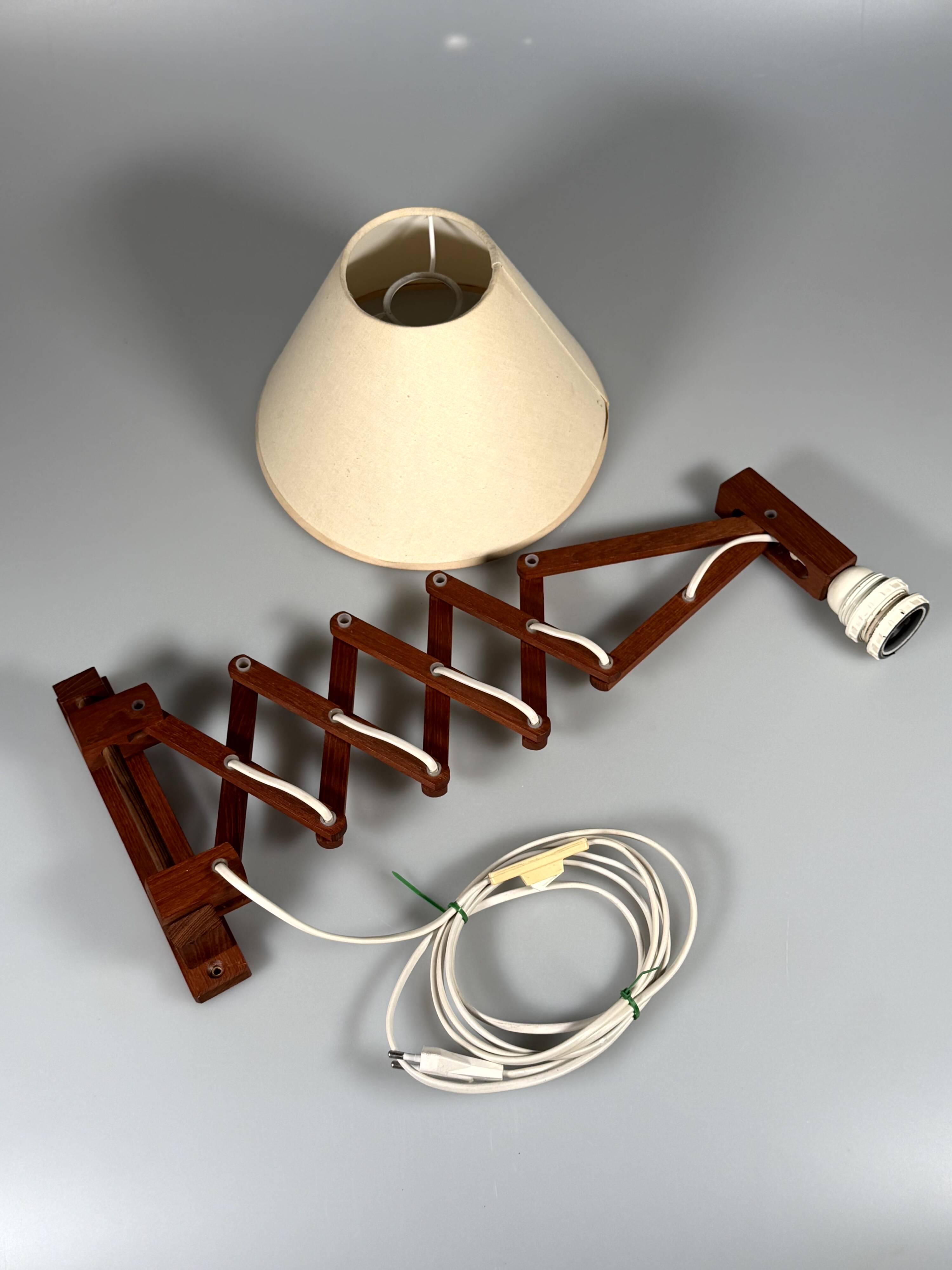 Applique murale des années 1960 1970, lampe ciseaux en teck, Danemark, design danois