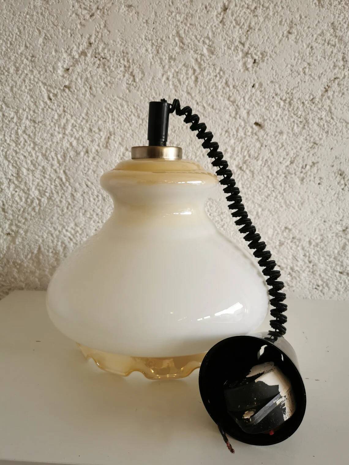 Suspension vintage en verre blanc : Éclairage de cuisine moderne du milieu du siècle