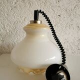 Suspension vintage en verre blanc : Éclairage de cuisine moderne du milieu du siècle