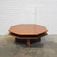 Table basse hexagonale en bois avec plateau