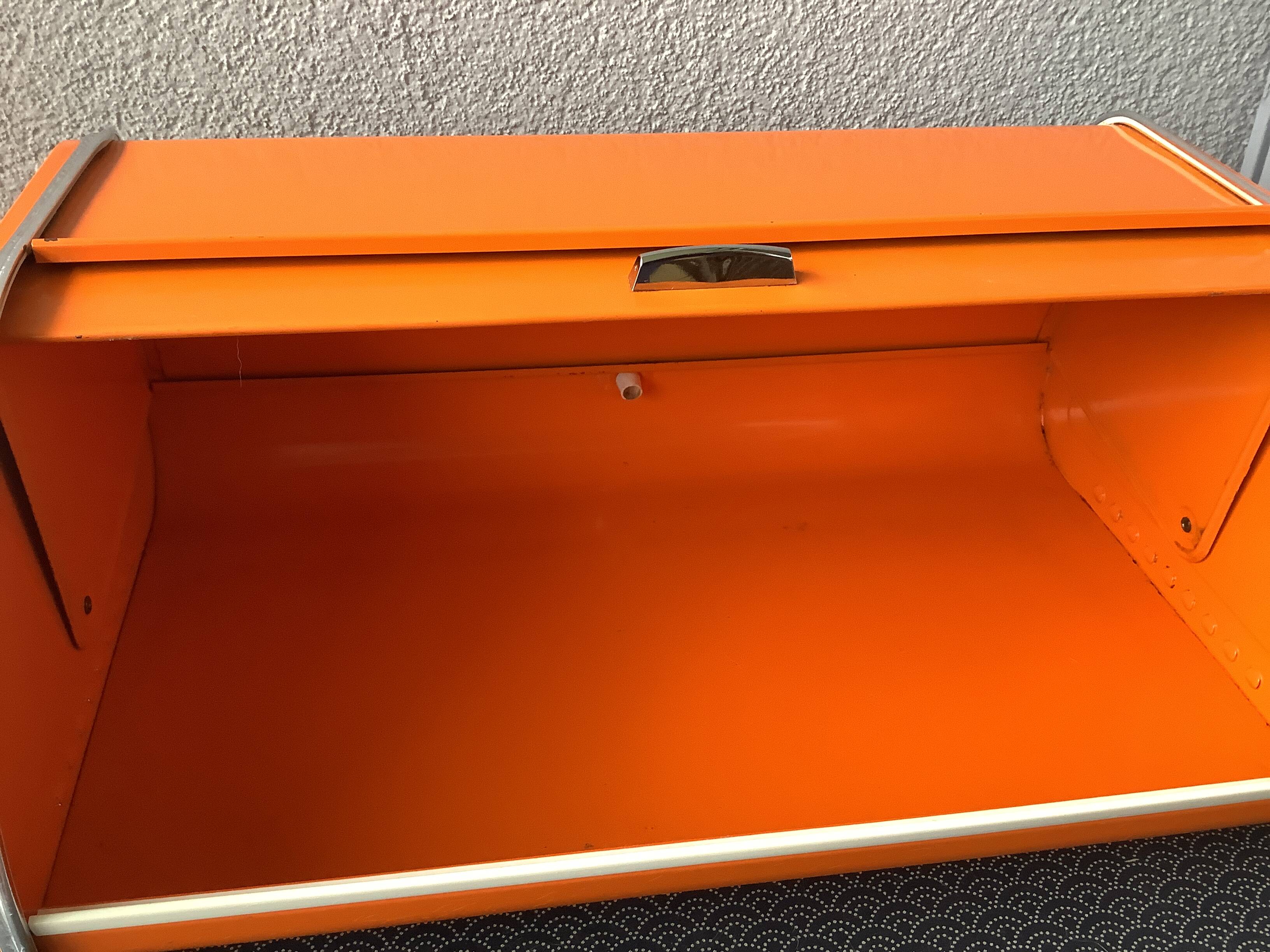 ヴィンテージ　レトロ　アンティークROSSIGNOL ブレッドケース オレンジ Orange metal bread box Rossignol seventies - space age | Selency