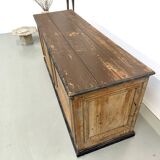 Grand Counter of Old Commerce in Pine