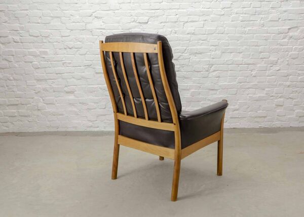 Fauteuil de salon scandinave en cuir marron chocolat G-Möbel, Suède, années 1960.