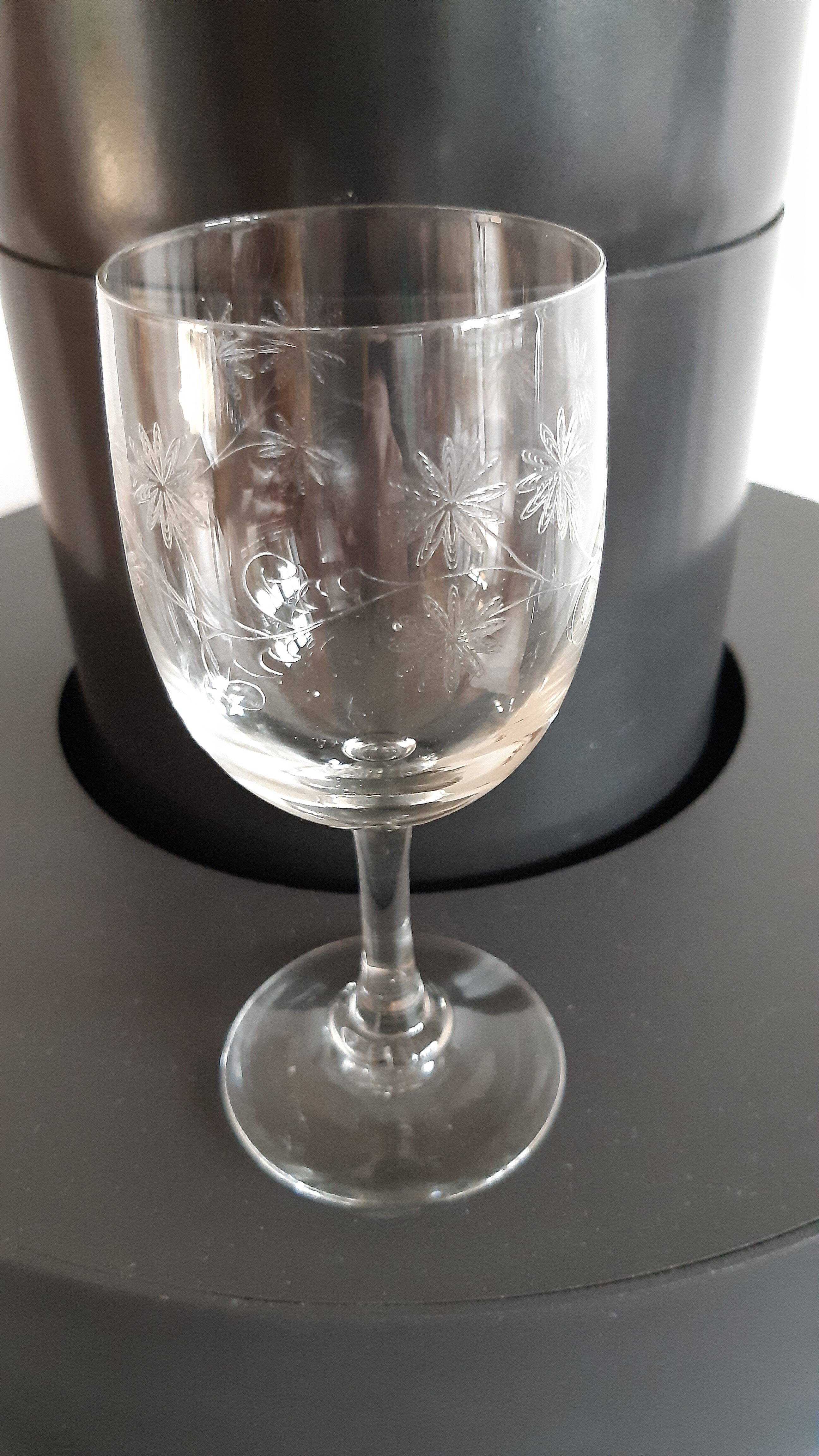 Set of 6 crystal wine glasses engraved 40-50s