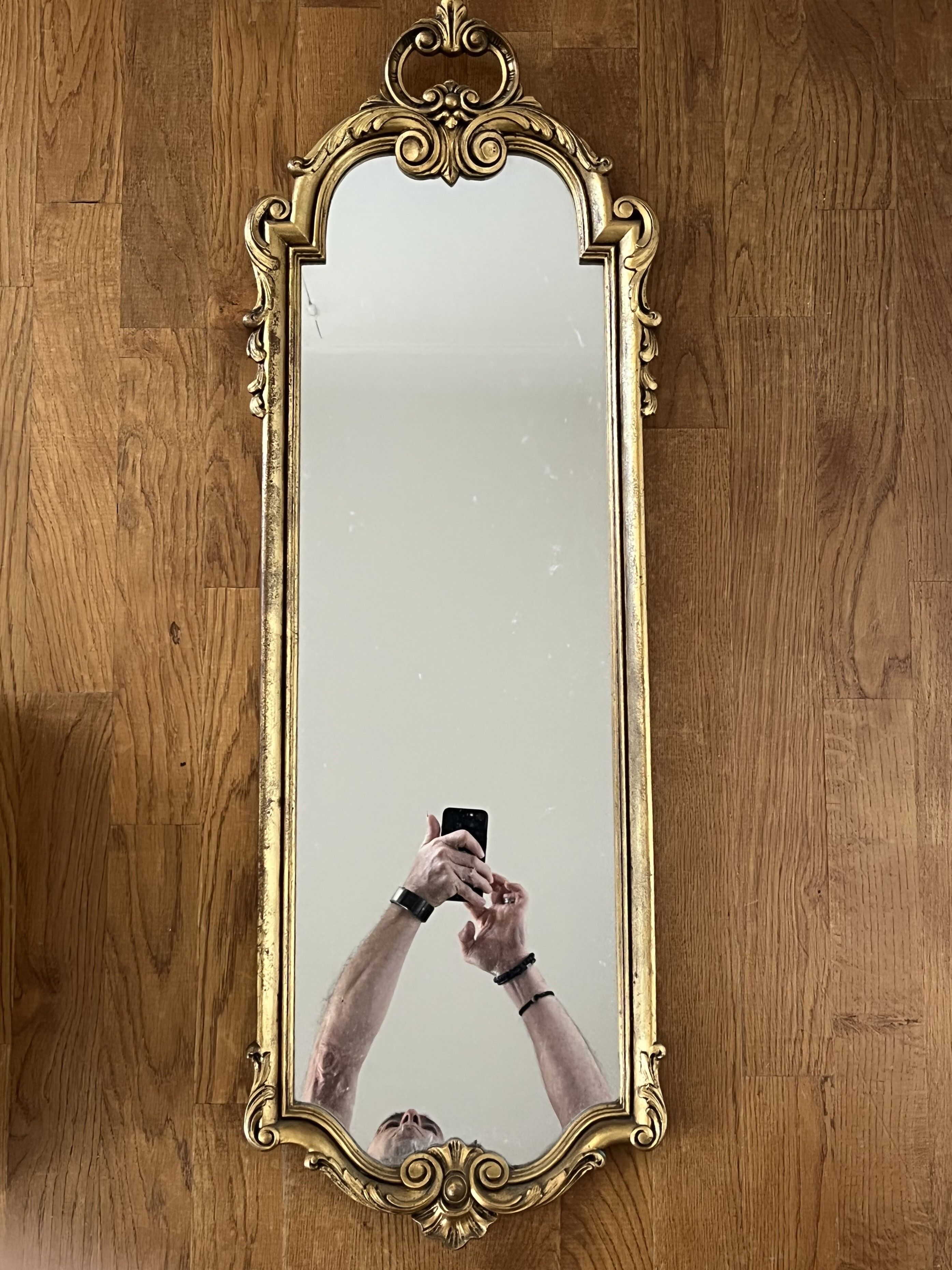 Miroir rocaille en résine dorée 98x34cm