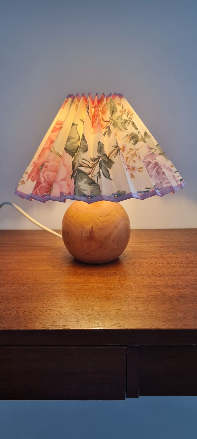 Walnut ball lamp