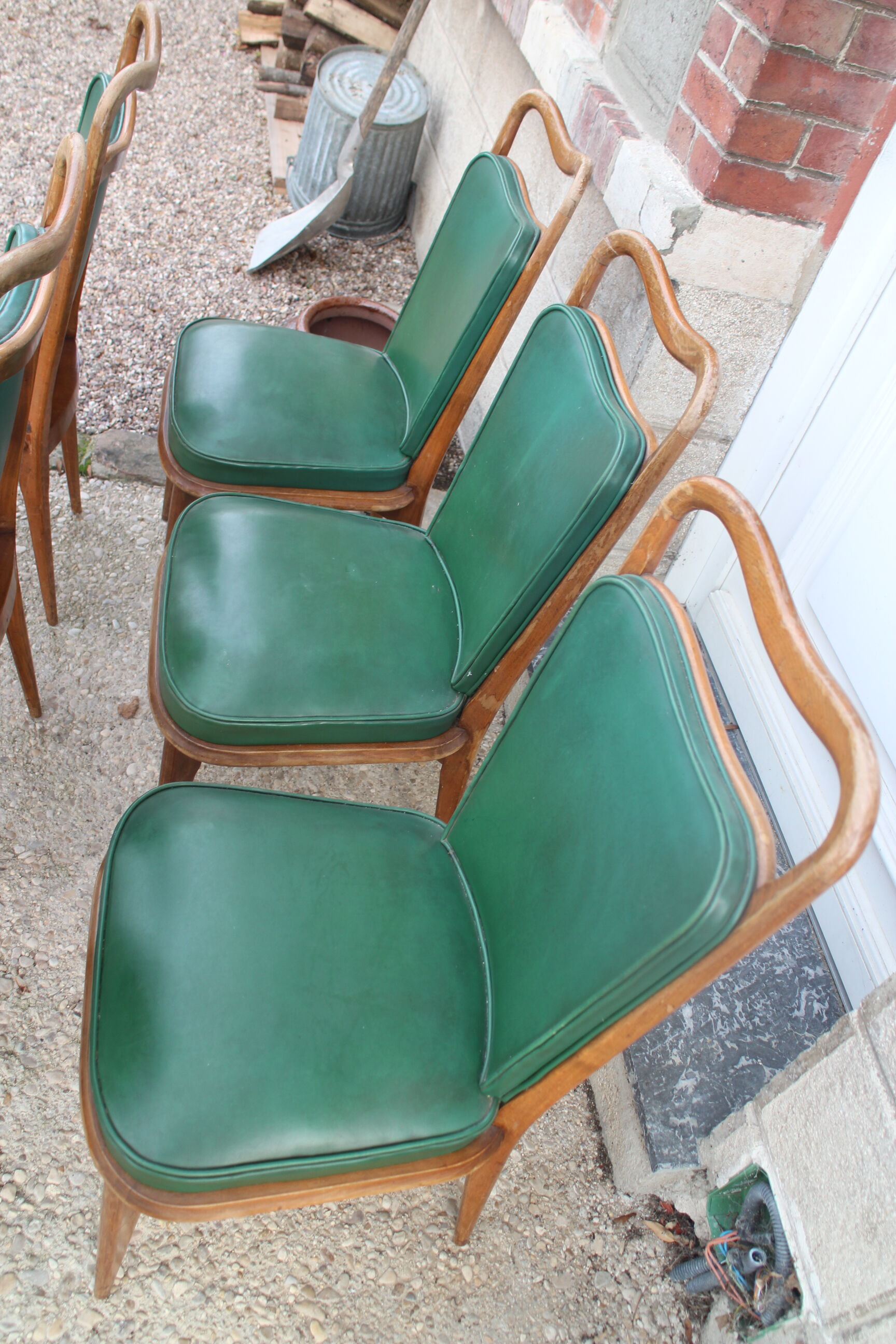 Série 6 chaises simili cuir vert 1950
