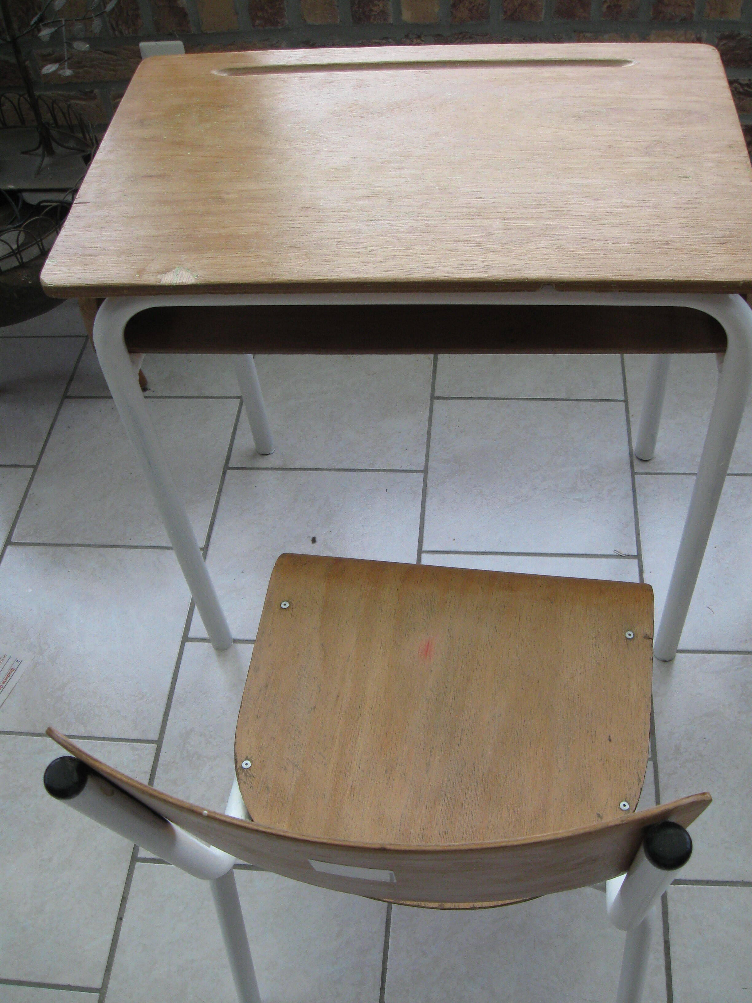 Ancien pupitre avec sa chaise