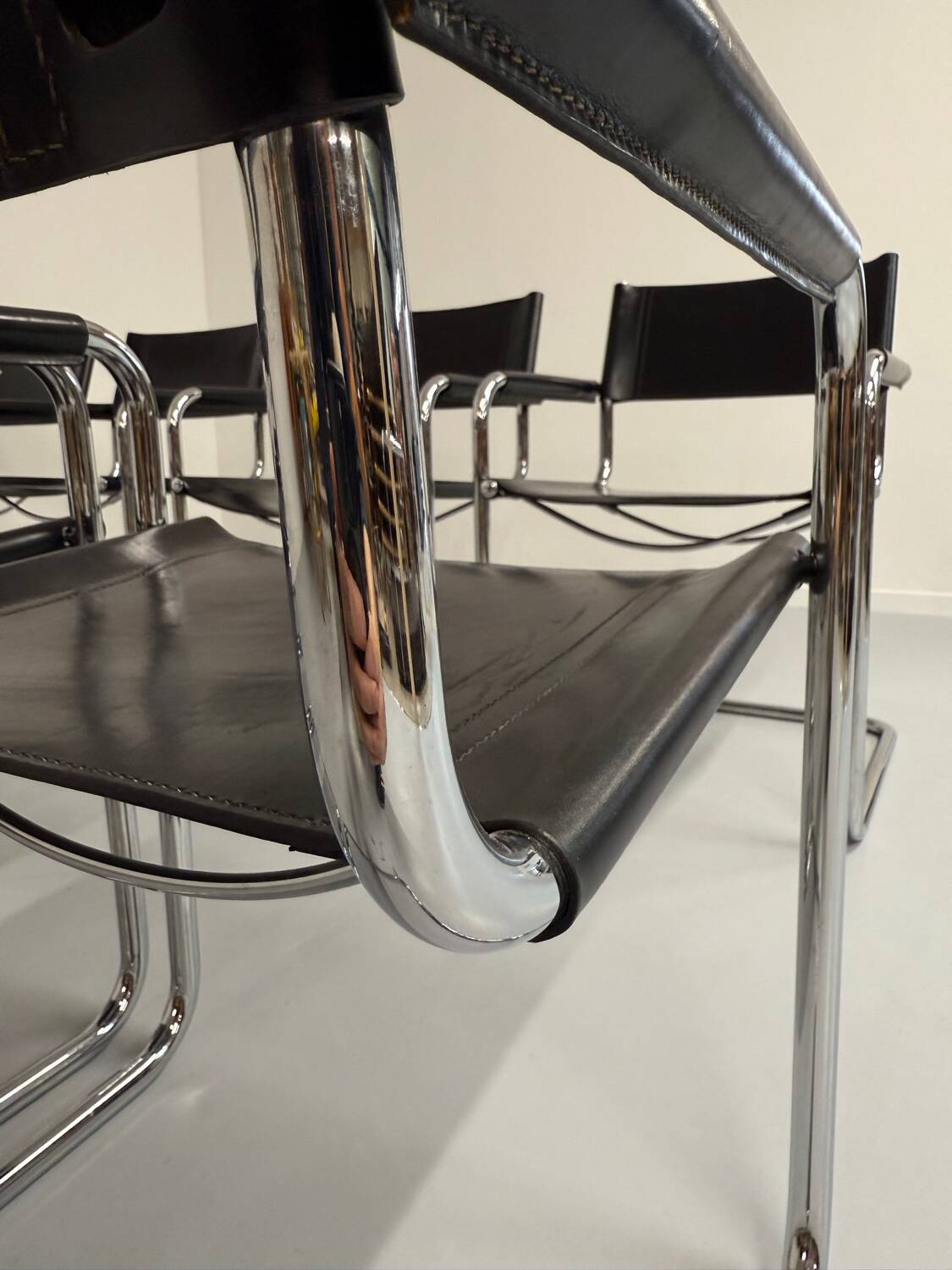 Lot 8 chaises tubulaire style MG5 Grassi en cuir noir vintage 1980